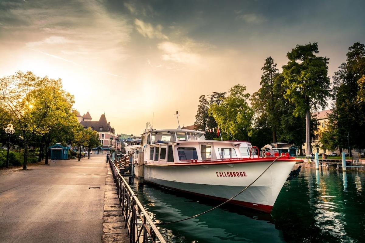 Golden Beach Parking Proche Du Lac Annecy Exterior photo